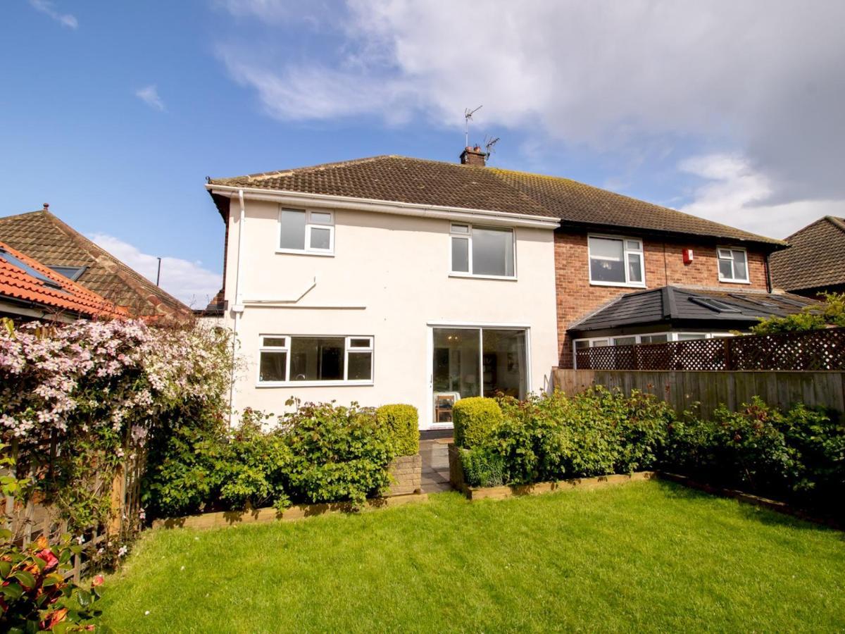 Pass The Keys Welcoming Family Home North Shields Exterior photo